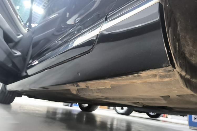 Used Volkswagen Magotan 2017 330TSI DSG Luxury Model Left Side Sill