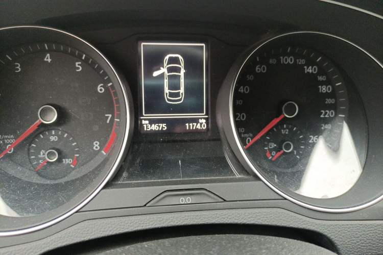 Used Volkswagen Magotan 2017 280TSI DSG Comfort Model Odometer Close Up