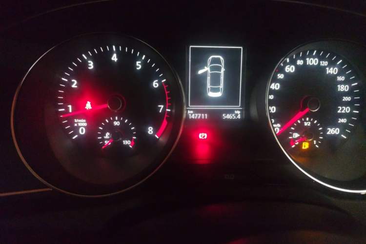 Used Volkswagen Magotan 2017 330TSI DSG Leading Model Odometer Close Up