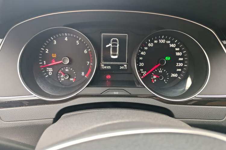 Used Volkswagen Magotan 2017 330TSI DSG Leading Model Odometer Close Up