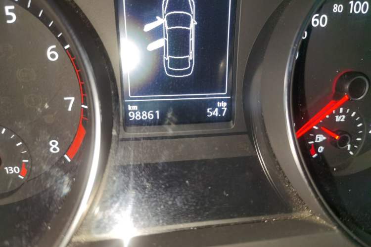 Used Volkswagen Magotan 2017 330TSI DSG Luxury Model Odometer Close Up