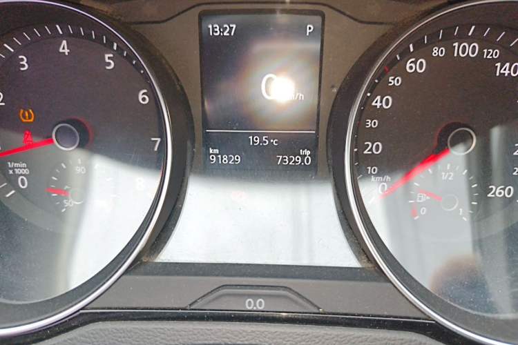 Used Volkswagen Magotan 2017 330TSI DSG Luxury Model Odometer Close Up