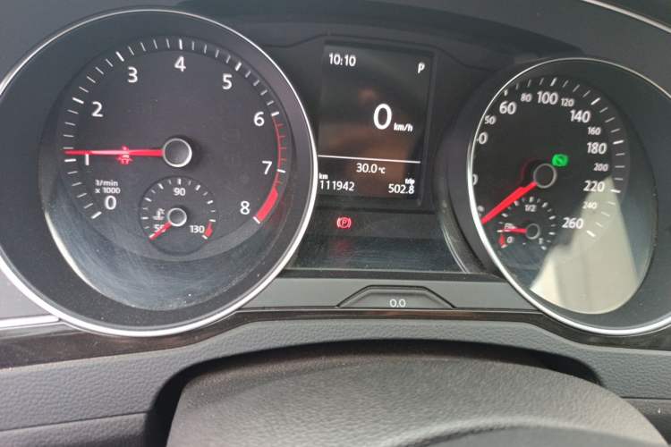 Used Volkswagen Magotan 2017 330TSI DSG Luxury Model Odometer Close Up