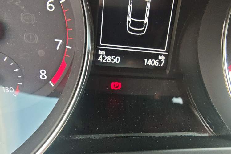 Used Volkswagen Magotan 2017 330TSI DSG Luxury Model Odometer Close Up