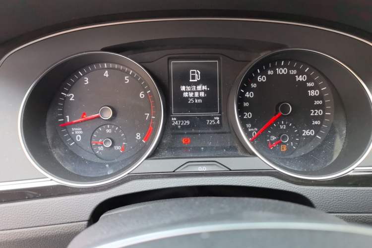 Used Volkswagen Magotan 2017 330TSI DSG Luxury Model Odometer Close Up