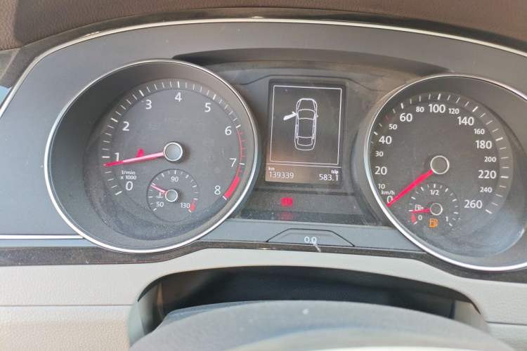 Used Volkswagen Magotan 2017 380TSI DSG Luxury Model Odometer Close Up