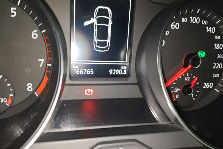 Used Volkswagen Magotan 2017 330TSI DSG Luxury Model Odometer Close Up