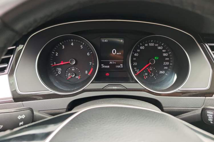Used Volkswagen Magotan 2017 330TSI DSG Leading Model Odometer Close Up
