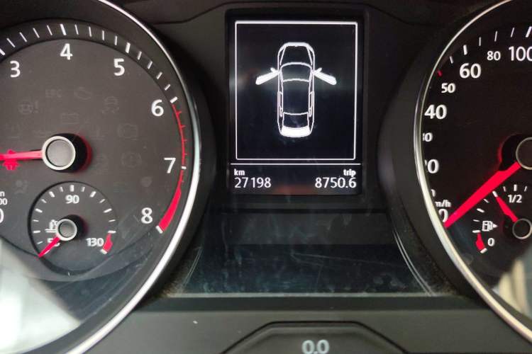 Used Volkswagen Magotan 2017 330TSI DSG Luxury Model Odometer Close Up