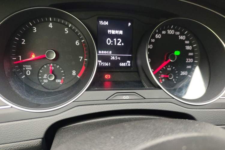 Used Volkswagen Magotan 2017 280TSI DSG Comfort Model Odometer Close Up