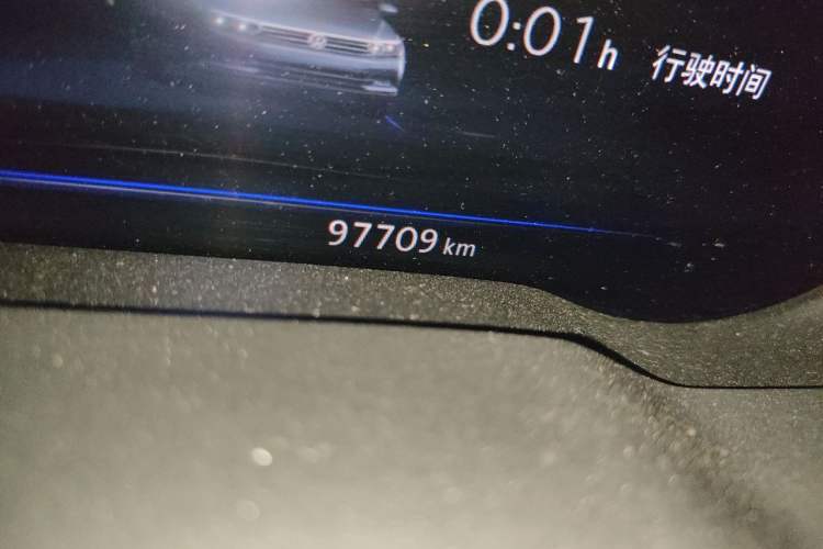 Used Volkswagen Magotan 2017 330TSI DSG Luxury Model Odometer Close Up