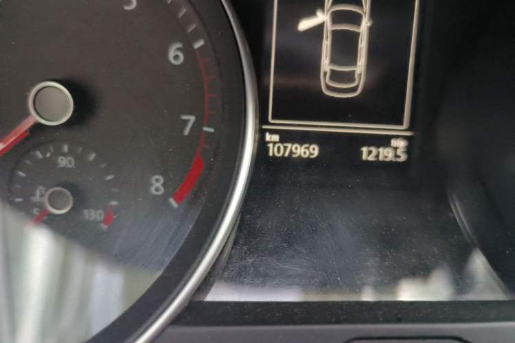 Used Volkswagen Magotan 2017 280TSI DSG Comfort Model Odometer Close Up