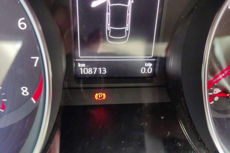 Used Volkswagen Magotan 2017 330TSI DSG Luxury Model Odometer Close Up