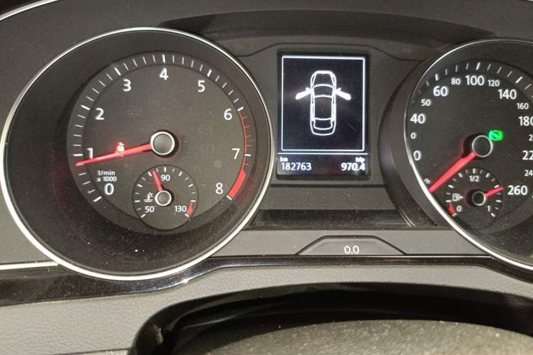 Used Volkswagen Magotan 2017 330TSI DSG Leading Model Odometer Close Up