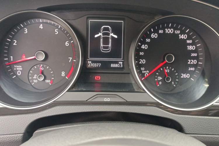 Used Volkswagen Magotan 2017 330TSI DSG Luxury Model Odometer Close Up
