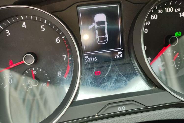 Used Volkswagen Magotan 2017 330TSI DSG Luxury Model Odometer Close Up