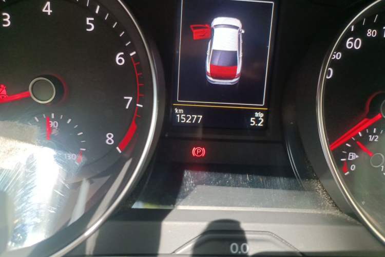 Used Volkswagen Magotan 2017 330TSI DSG Luxury Model Odometer Close Up