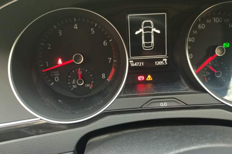 Used Volkswagen Magotan 2017 330TSI DSG Luxury Model Odometer Close Up