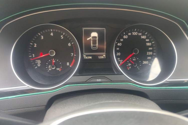 Used Volkswagen Magotan 2017 330TSI DSG Leading Model Odometer Close Up