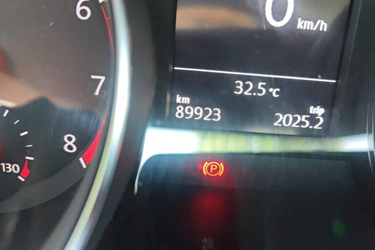 Used Volkswagen Magotan 2017 330TSI DSG Leading Model Odometer Close Up
