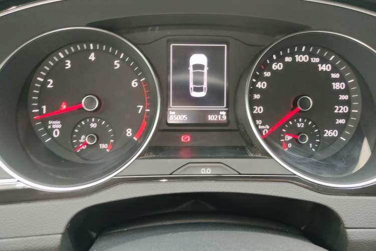 Used Volkswagen Magotan 2017 330TSI DSG Luxury Model Odometer Close Up