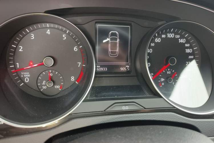 Used Volkswagen Magotan 2017 330TSI DSG Luxury Model Odometer Close Up