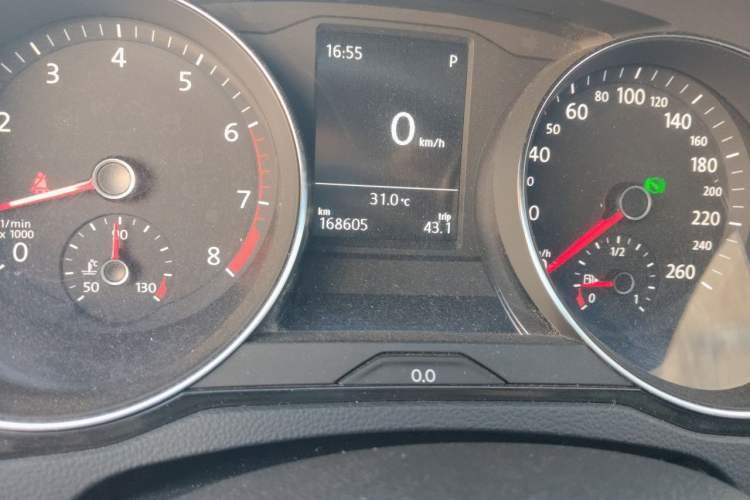 Used Volkswagen Magotan 2017 330TSI DSG Leading Model Odometer Close Up