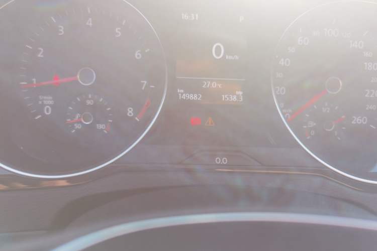 Used Volkswagen Magotan 2017 330TSI DSG Luxury Model Odometer Close Up