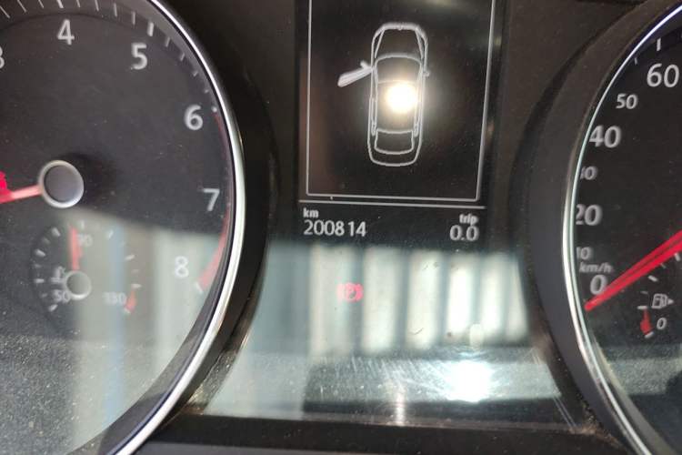 Used Volkswagen Magotan 2017 330TSI DSG Luxury Model Odometer Close Up