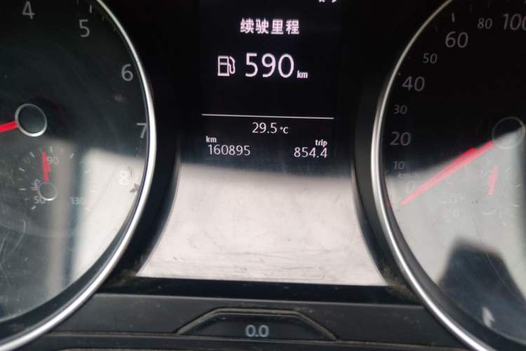 Used Volkswagen Magotan 2017 280TSI DSG Comfort Model Odometer Close Up