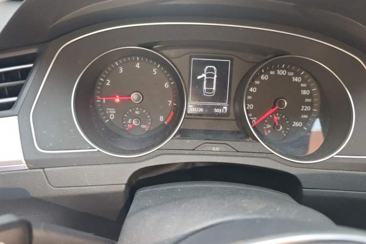 Used Volkswagen Magotan 2017 330TSI DSG Comfort Model Odometer Close Up