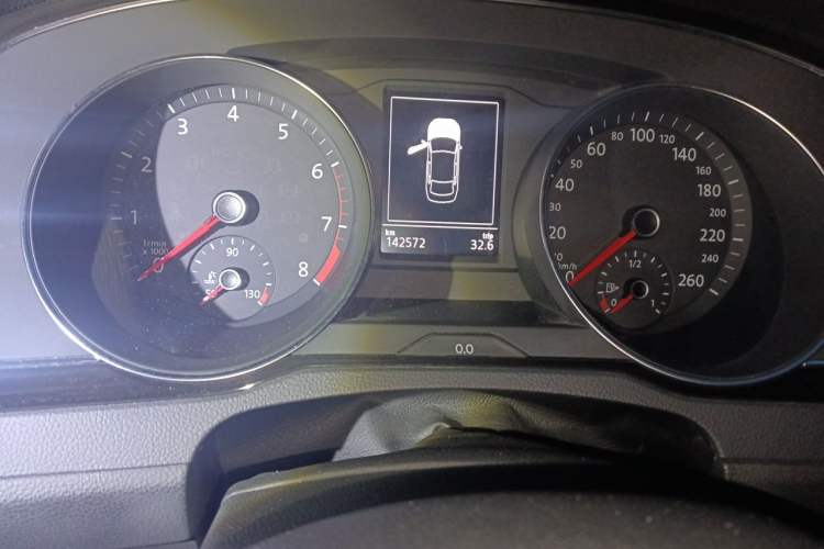 Used Volkswagen Magotan 2017 330TSI DSG Leading Model Odometer Close Up