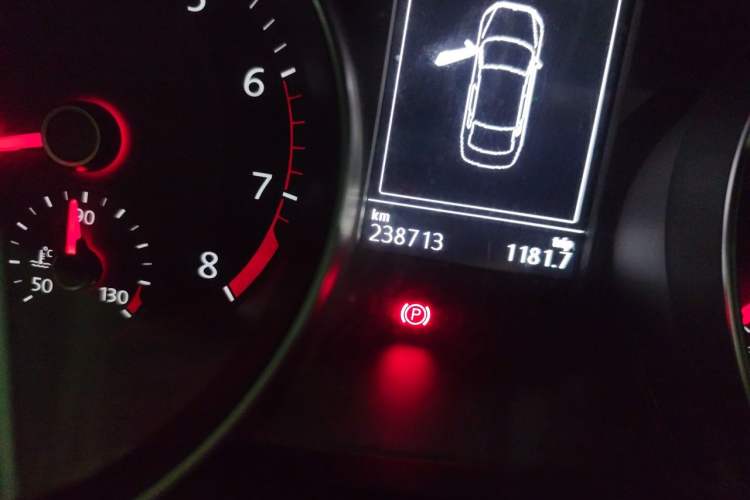 Used Volkswagen Magotan 2017 280TSI DSG Comfort Model Odometer Close Up