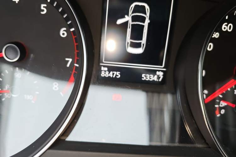 Used Volkswagen Magotan 2017 330TSI DSG Luxury Model Odometer Close Up