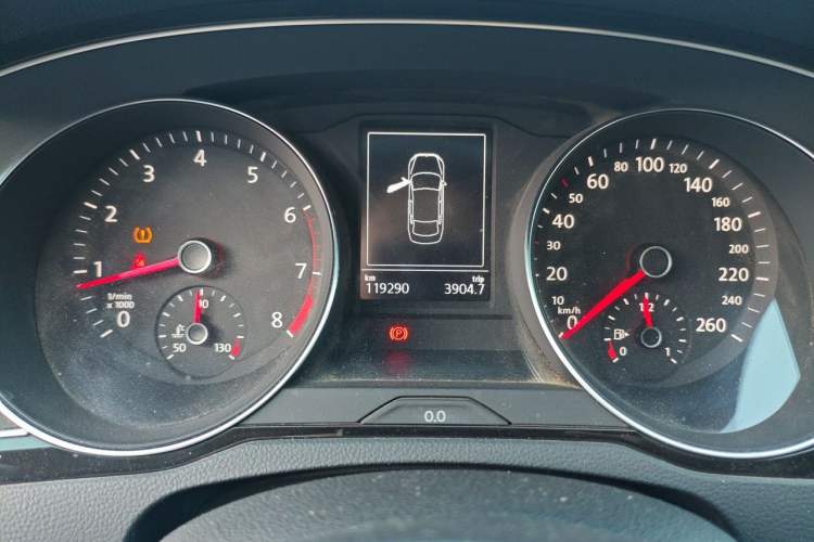 Used Volkswagen Magotan 2017 330TSI DSG Luxury Model Odometer Close Up