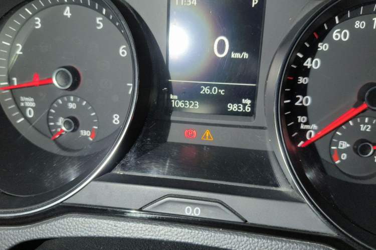 Used Volkswagen Magotan 2017 330TSI DSG Luxury Model Odometer Close Up