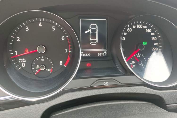 Used Volkswagen Magotan 2017 380TSI DSG Luxury Model Odometer Close Up