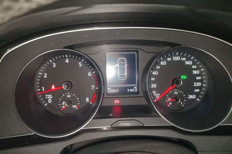 Used Volkswagen Magotan 2017 280TSI DSG Leading Edition Odometer Close Up