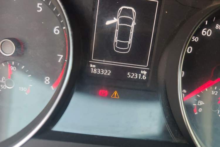 Used Volkswagen Magotan 2017 330TSI DSG Luxury Model Odometer Close Up