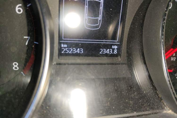 Used Volkswagen Magotan 2017 330TSI DSG Luxury Model Odometer Close Up