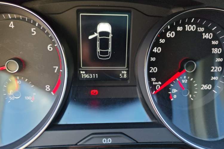 Used Volkswagen Magotan 2017 380TSI DSG Luxury Model Odometer Close Up