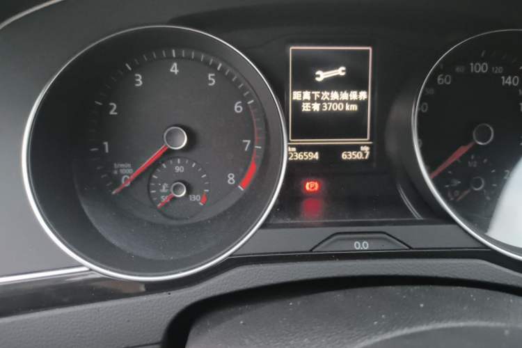 Used Volkswagen Magotan 2017 330TSI DSG Luxury Model Odometer Close Up