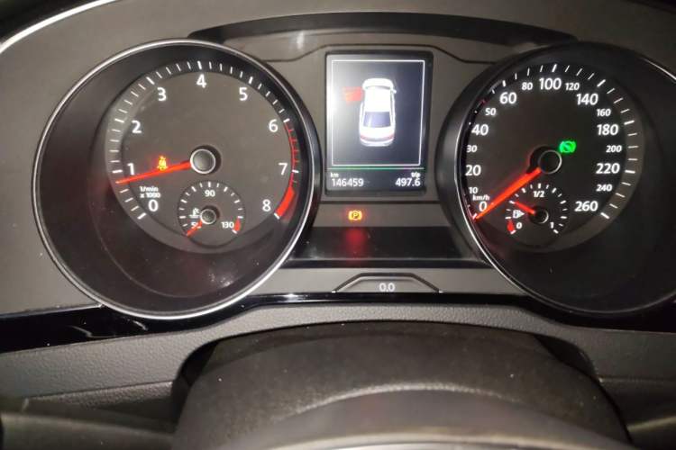 Used Volkswagen Magotan 2017 330TSI DSG Luxury Model Odometer Close Up