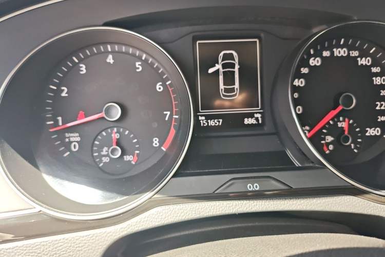 Used Volkswagen Magotan 2017 330TSI DSG Luxury Model Odometer Close Up