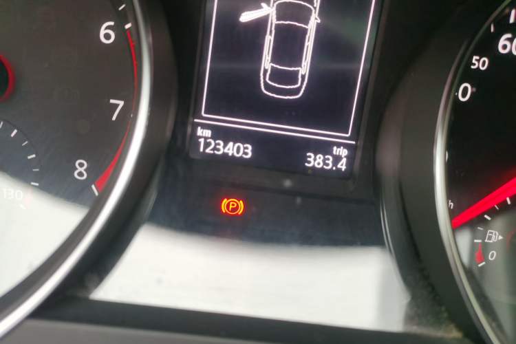 Used Volkswagen Magotan 2017 330TSI DSG Luxury Model Odometer Close Up