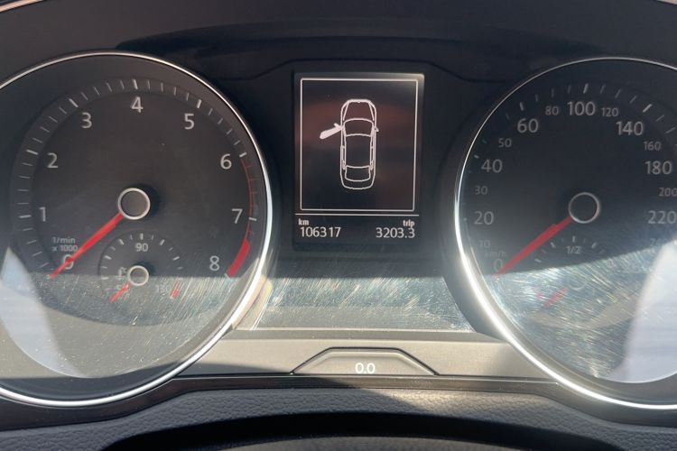 Used Volkswagen Magotan 2017 330TSI DSG Luxury Model Odometer Close Up
