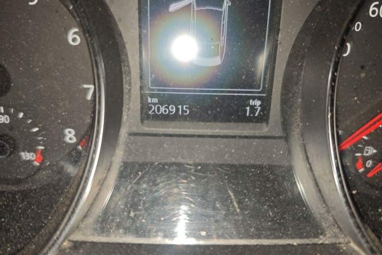 Used Volkswagen Magotan 2017 280TSI DSG Comfort Model Odometer Close Up