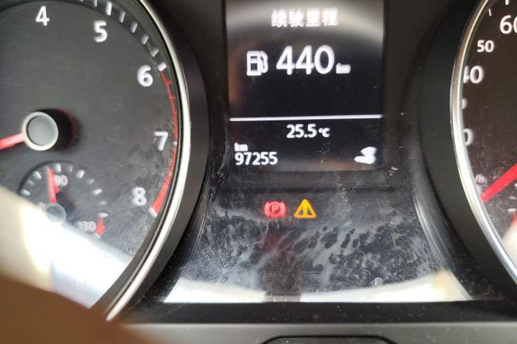 Used Volkswagen Magotan 2017 280TSI DSG Comfort Model Odometer Close Up