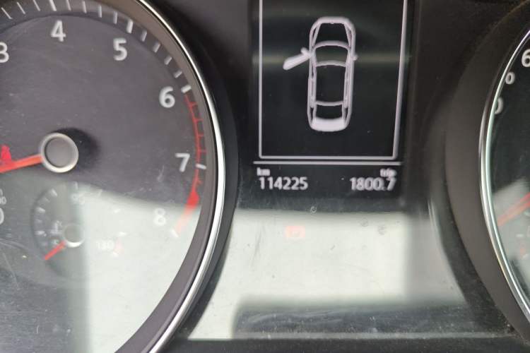 Used Volkswagen Magotan 2017 280TSI DSG Comfort Model Odometer Close Up