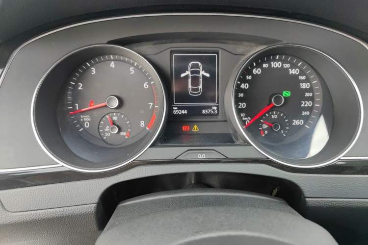 Used Volkswagen Magotan 2017 280TSI DSG Leading Edition Odometer Close Up